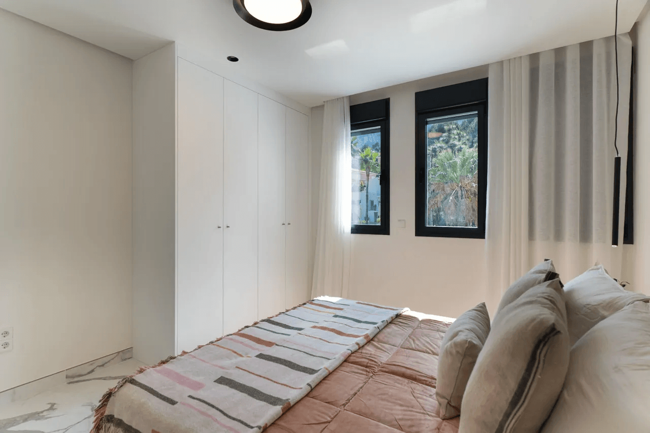 8327DEN Villa moderna a la venta en Denia.