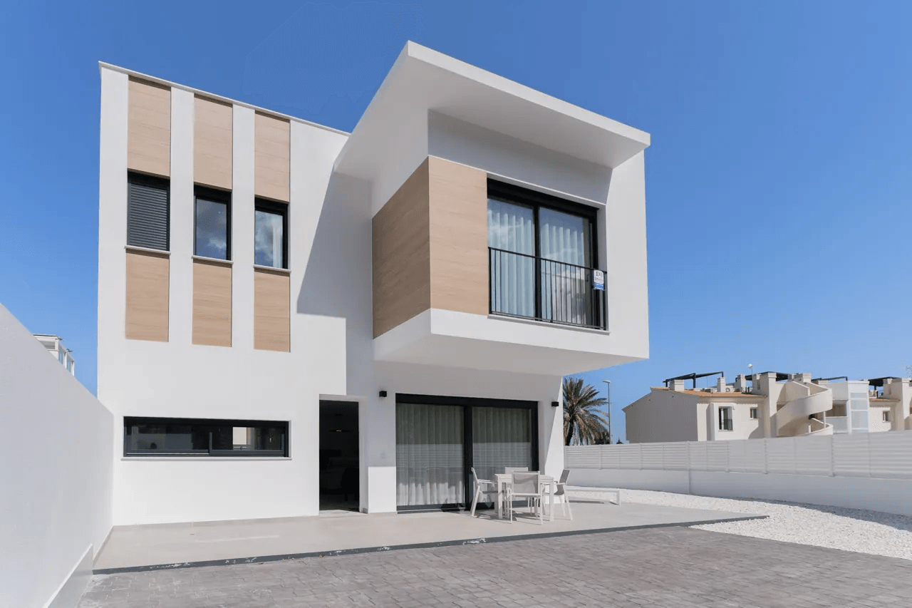 8327DEN Villa moderna a la venta en Denia.