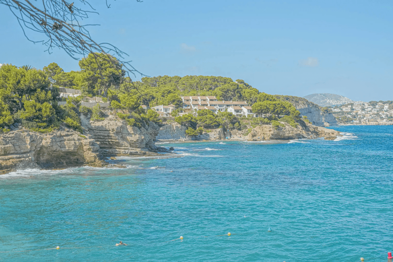 4324BEN Parcela con vistas panorámicas al mar en venta en Benissa