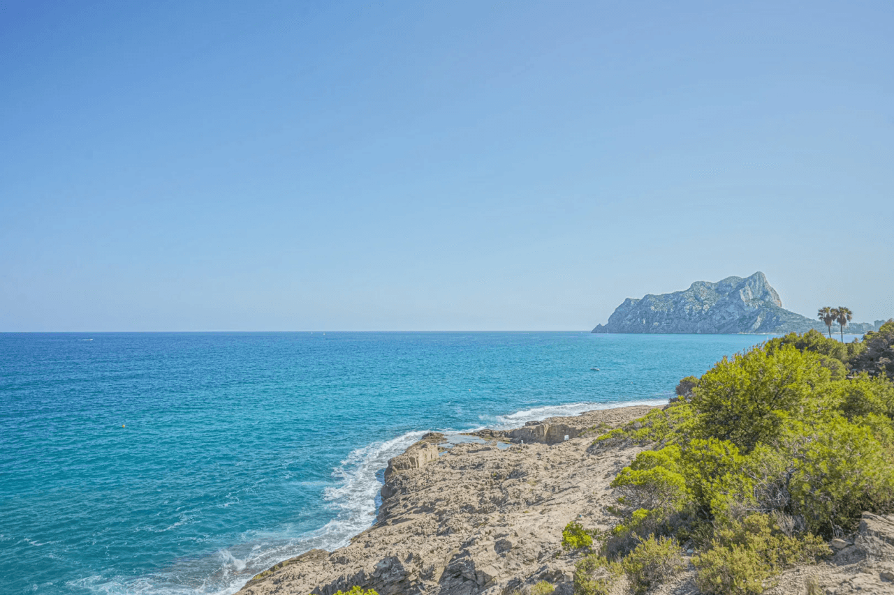 4324BEN Parcela con vistas panorámicas al mar en venta en Benissa