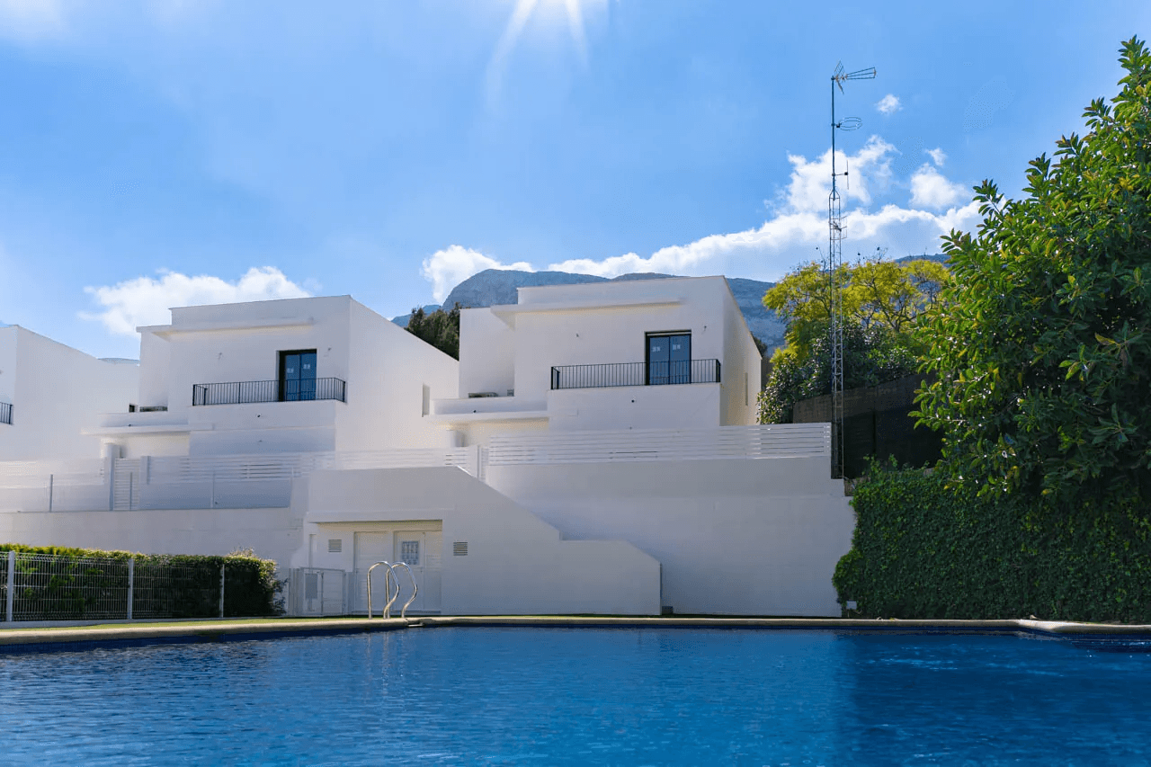8327DEN Villa moderna a la venta en Denia.