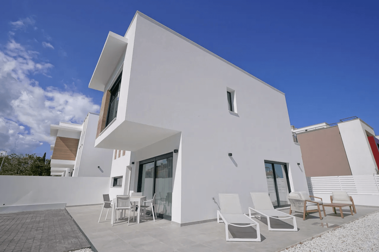 8327DEN Villa moderna a la venta en Denia.