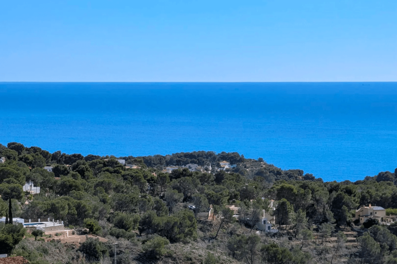 4324BEN Parcela con vistas panorámicas al mar en venta en Benissa