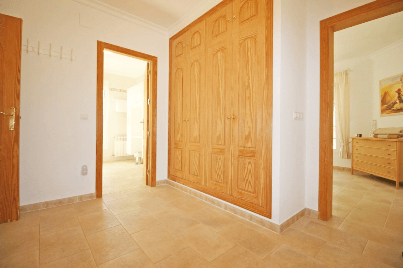 Chalet con apartamento de invitados y vistas al mar en la Marquesa, Dénia