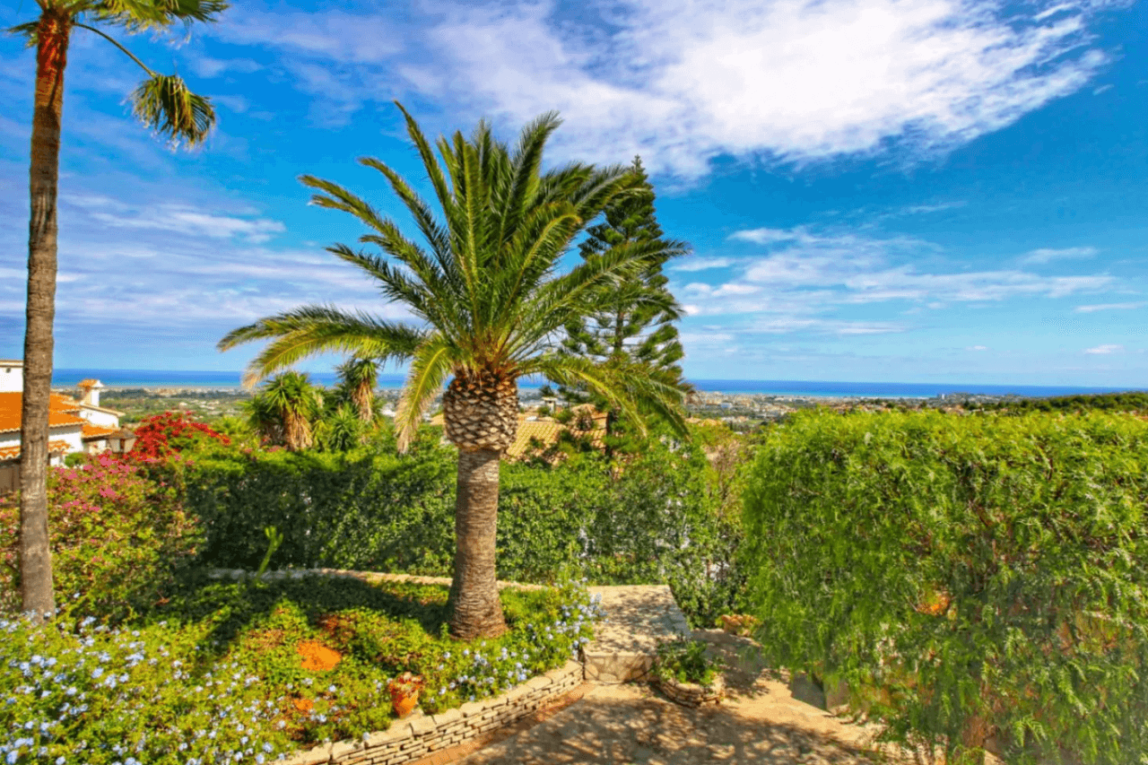Chalet con apartamento de invitados y vistas al mar en la Marquesa, Dénia