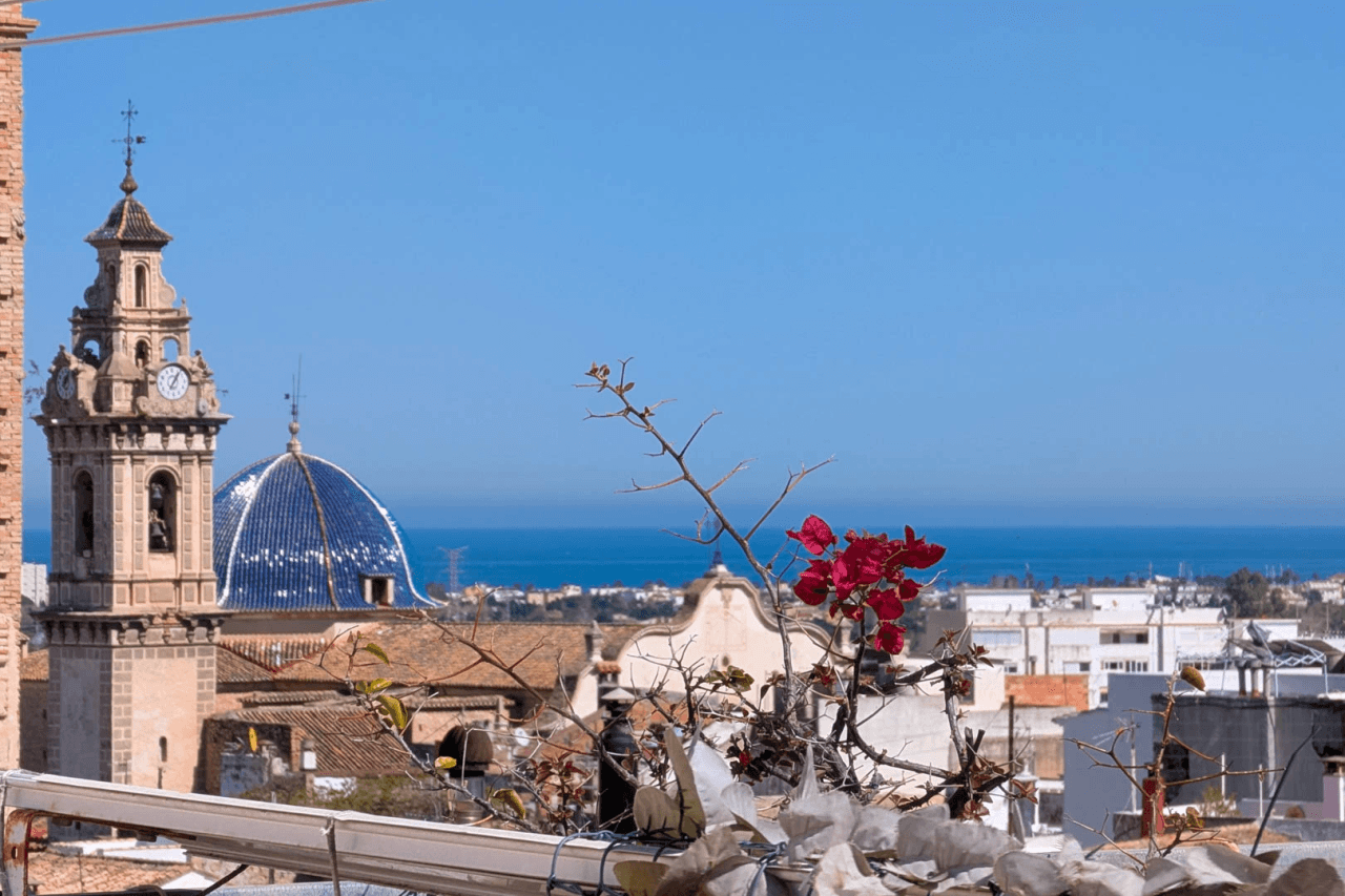 C4XY8330OLI Maison de ville avec vue sur mer à vendre à Oliva.
