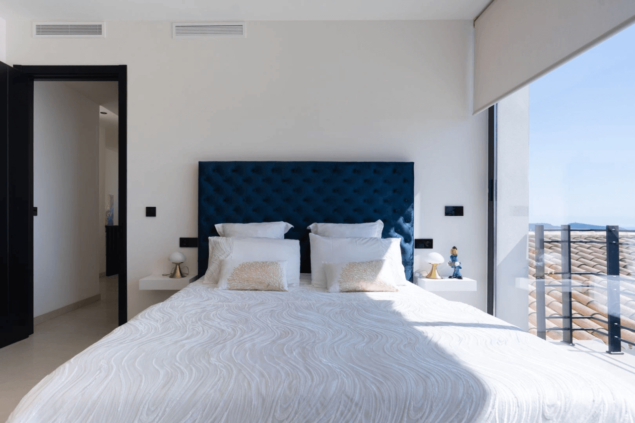Villa de lujo mediterránea con vistas panorámicas al mar en venta en Benissa