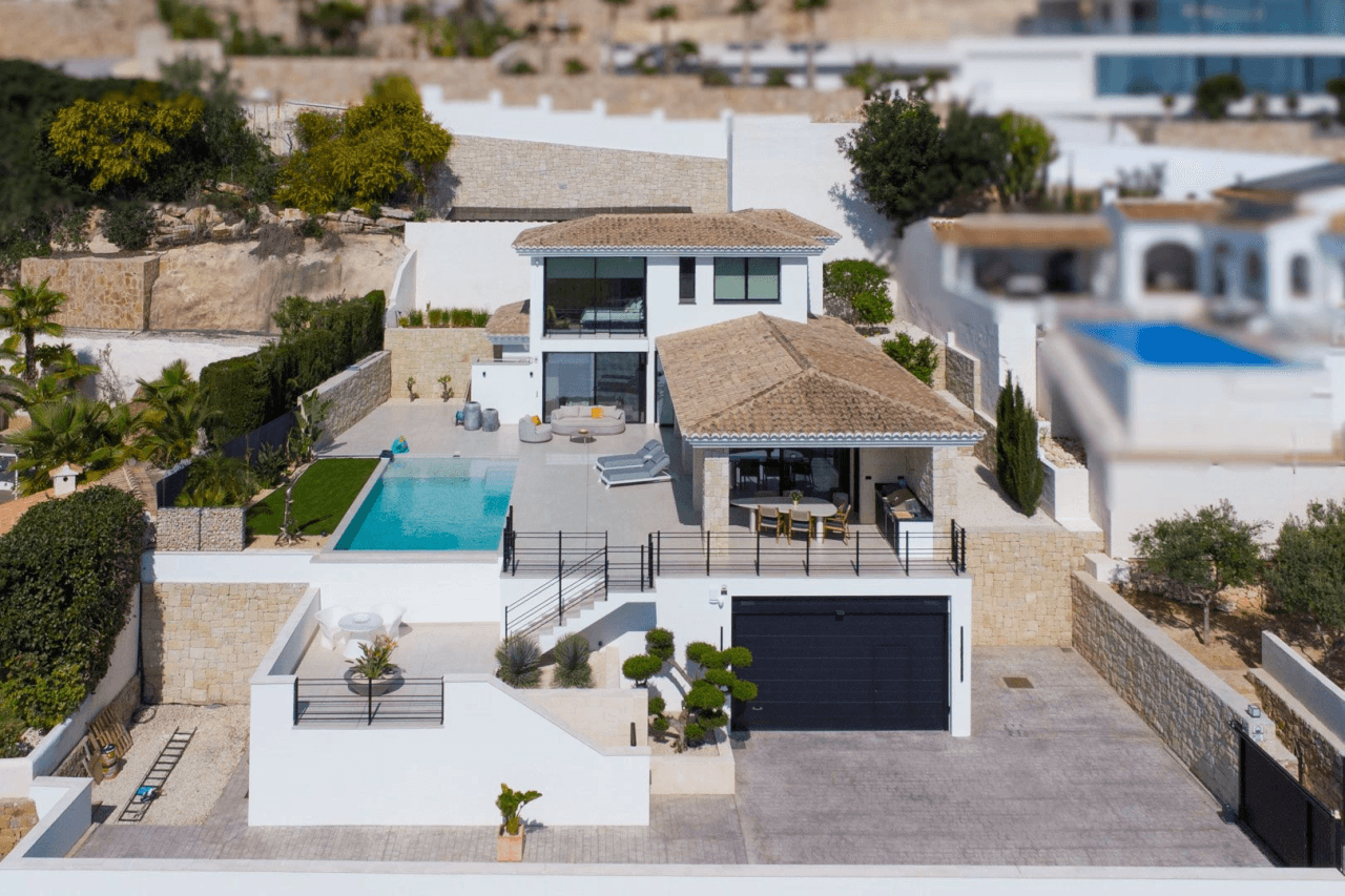 Villa de lujo mediterránea con vistas panorámicas al mar en venta en Benissa