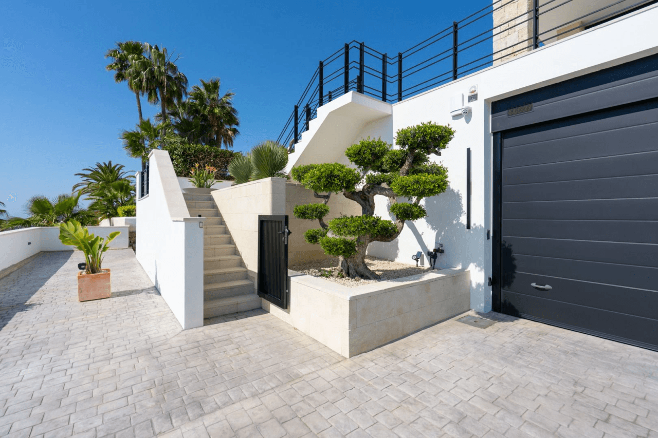 Villa de lujo mediterránea con vistas panorámicas al mar en venta en Benissa