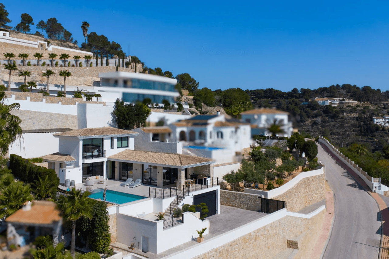 Villa de lujo mediterránea con vistas panorámicas al mar en venta en Benissa