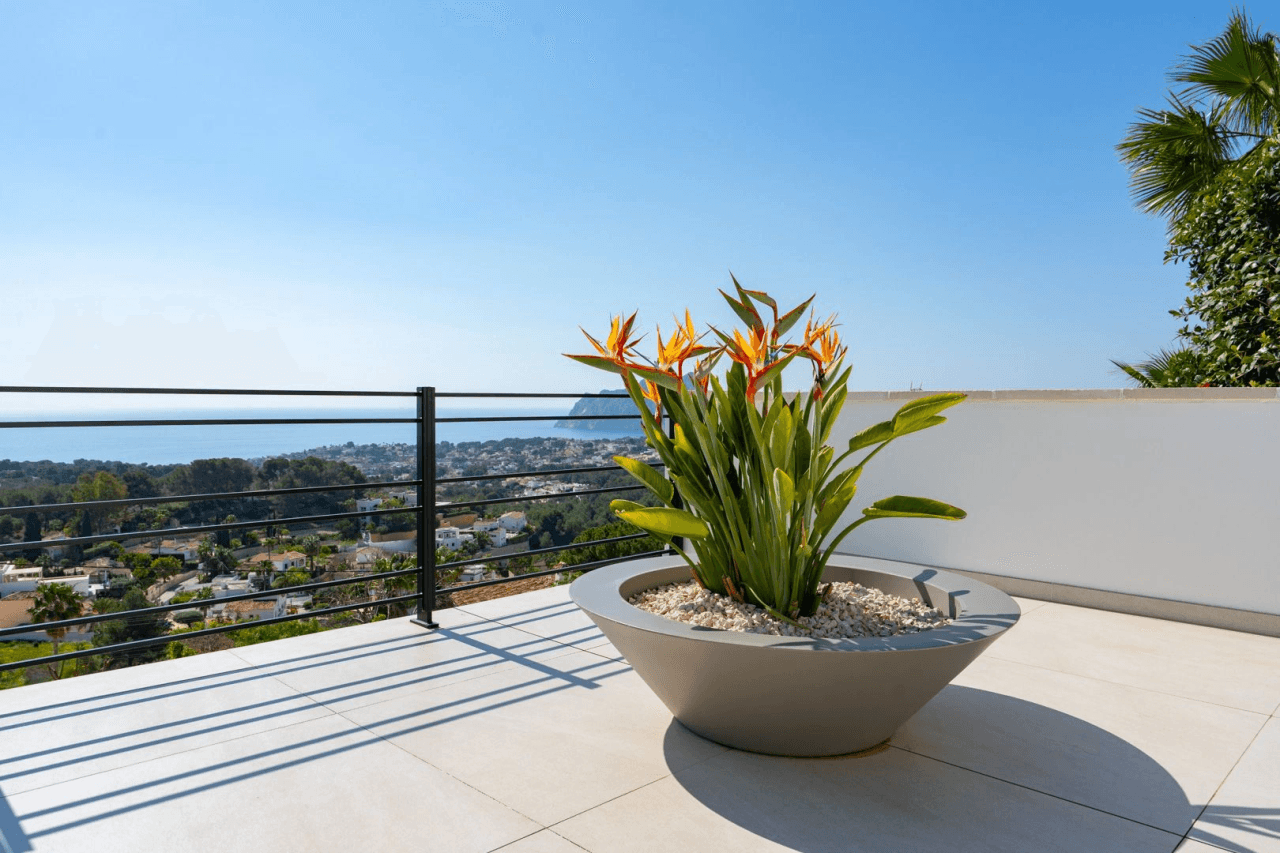 Villa de lujo mediterránea con vistas panorámicas al mar en venta en Benissa