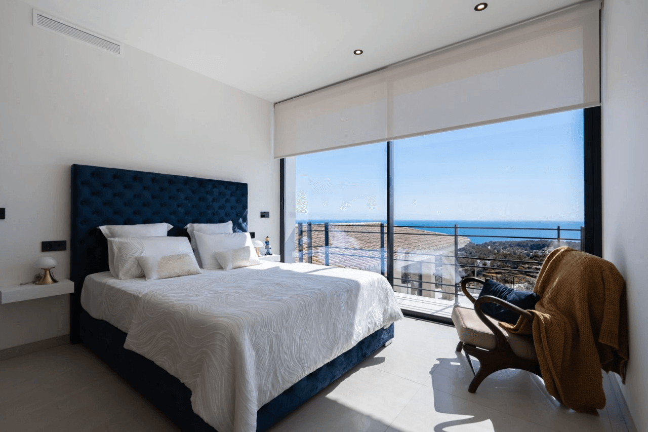 Villa de lujo mediterránea con vistas panorámicas al mar en venta en Benissa