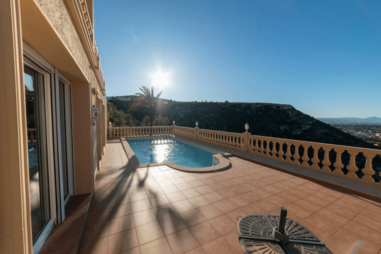 Villa de lujo con vista al mar en Denia