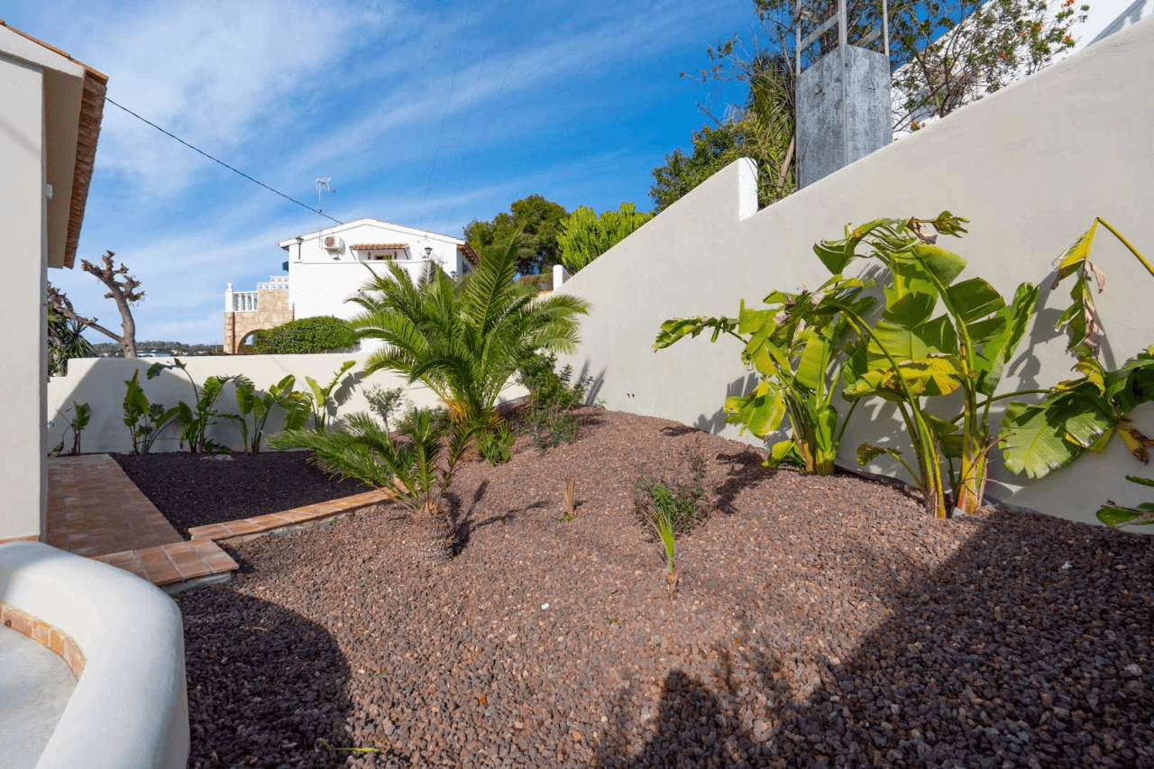 4617BEN Villa mediterránea reformada con vistas al mar en venta en La Fustera, Benissa