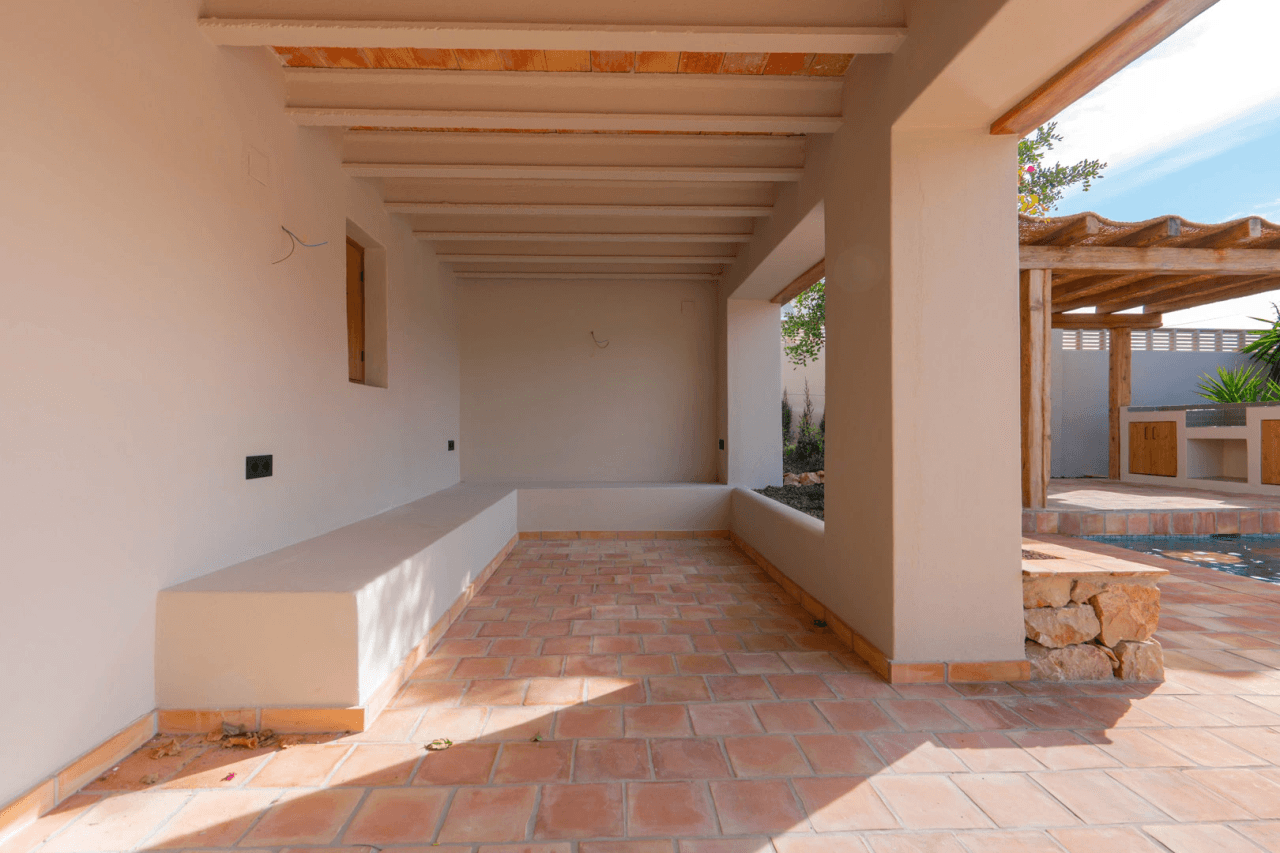 4617BEN Villa mediterránea reformada con vistas al mar en venta en La Fustera, Benissa