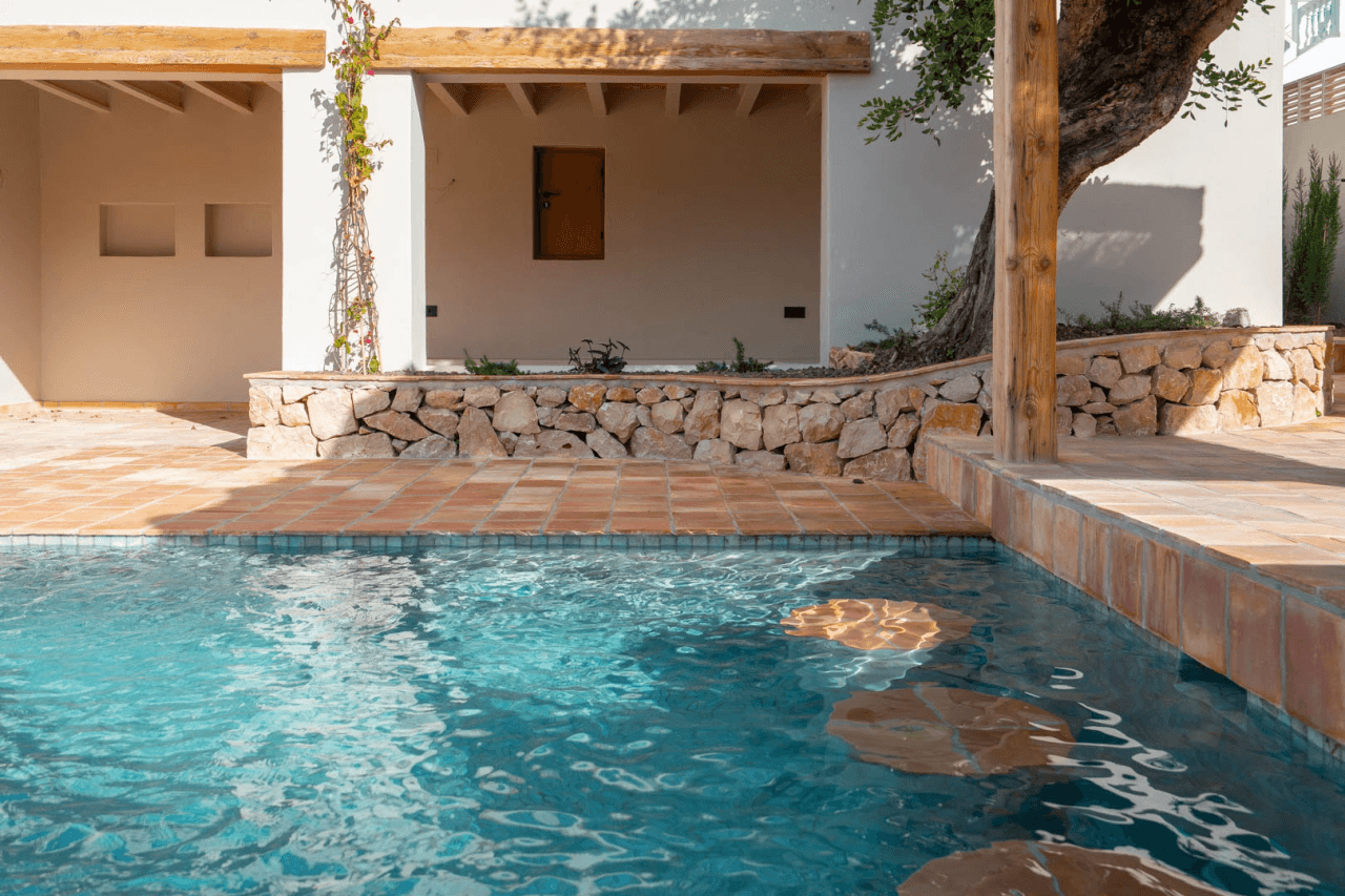 4617BEN Villa mediterránea reformada con vistas al mar en venta en La Fustera, Benissa