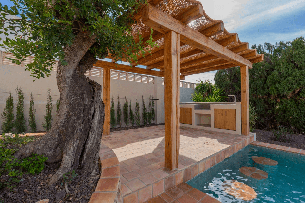 4617BEN Villa mediterránea reformada con vistas al mar en venta en La Fustera, Benissa