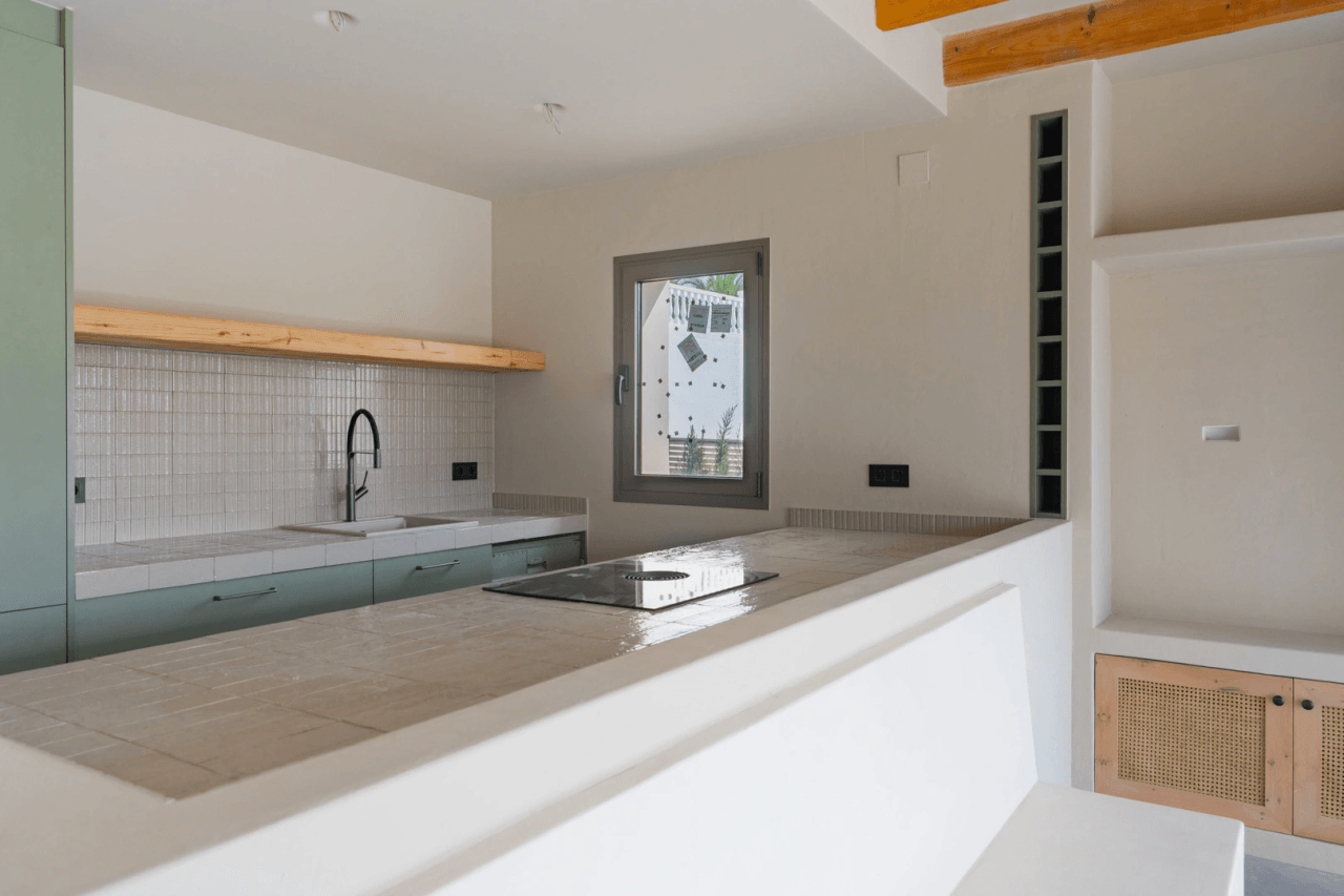 4617BEN Villa mediterránea reformada con vistas al mar en venta en La Fustera, Benissa