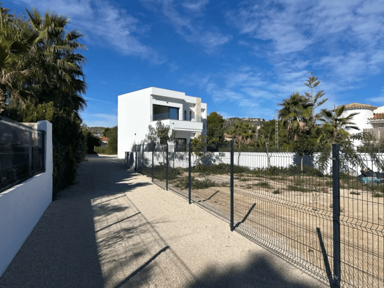 Villa de nueva construcción lista para habitar con vistas al mar en venta en La Fustera, Benissa