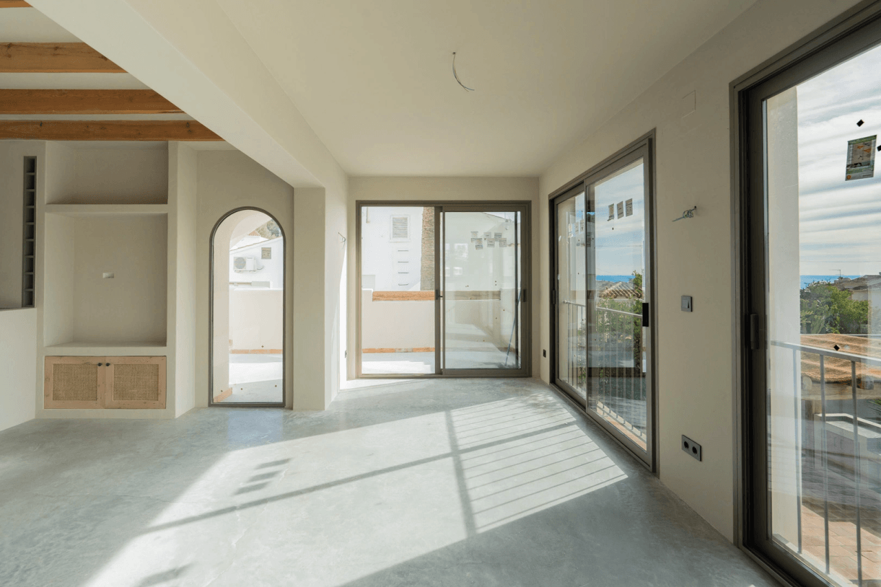 4617BEN Villa mediterránea reformada con vistas al mar en venta en La Fustera, Benissa