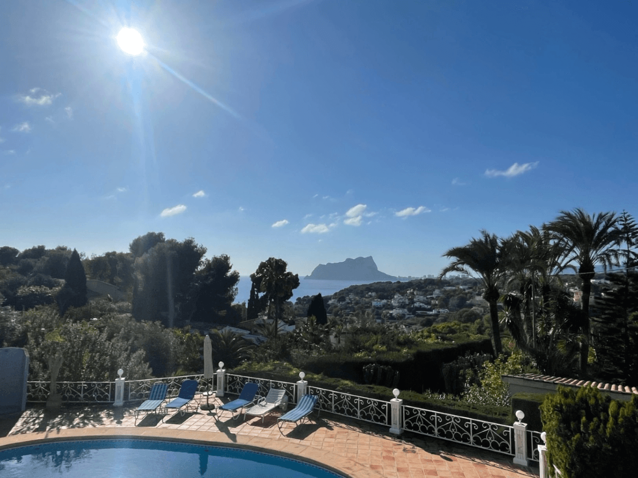 Villa de una sola planta en venta con magníficas vistas al mar, cerca de servicios en San Jaime, Benissa