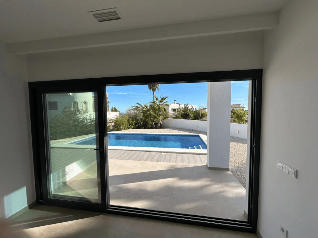 Villa de nueva construcción lista para habitar con vistas al mar en venta en La Fustera, Benissa