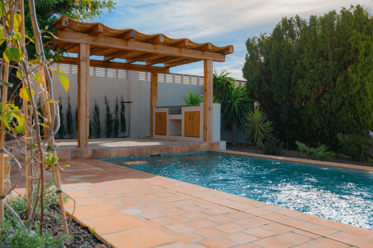 4617BEN Villa mediterránea reformada con vistas al mar en venta en La Fustera, Benissa