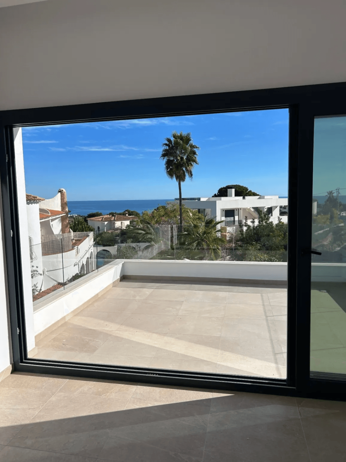 Villa de nueva construcción lista para habitar con vistas al mar en venta en La Fustera, Benissa