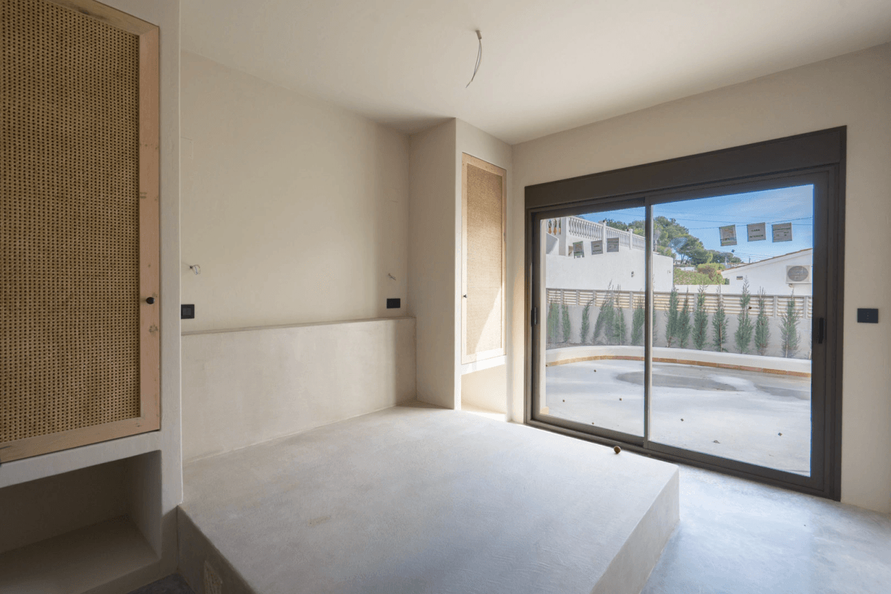 4617BEN Villa mediterránea reformada con vistas al mar en venta en La Fustera, Benissa