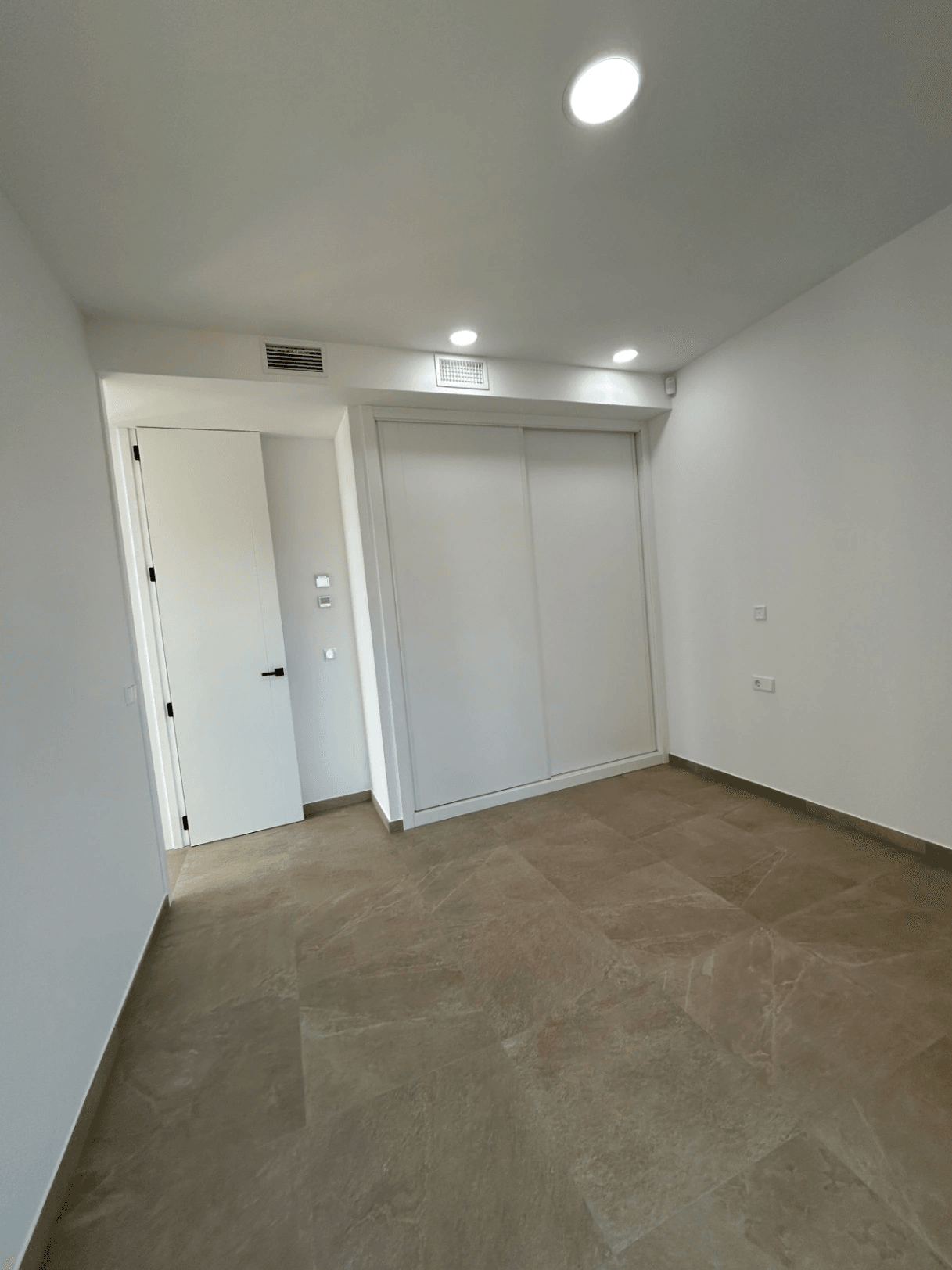 Villa de nueva construcción lista para habitar con vistas al mar en venta en La Fustera, Benissa