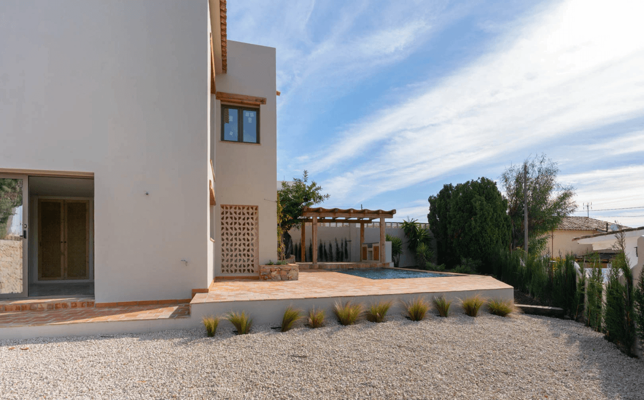 4617BEN Villa mediterránea reformada con vistas al mar en venta en La Fustera, Benissa
