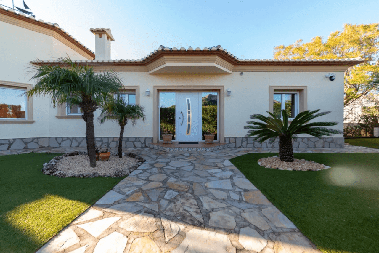 Villa de lujo con vista al mar en Denia