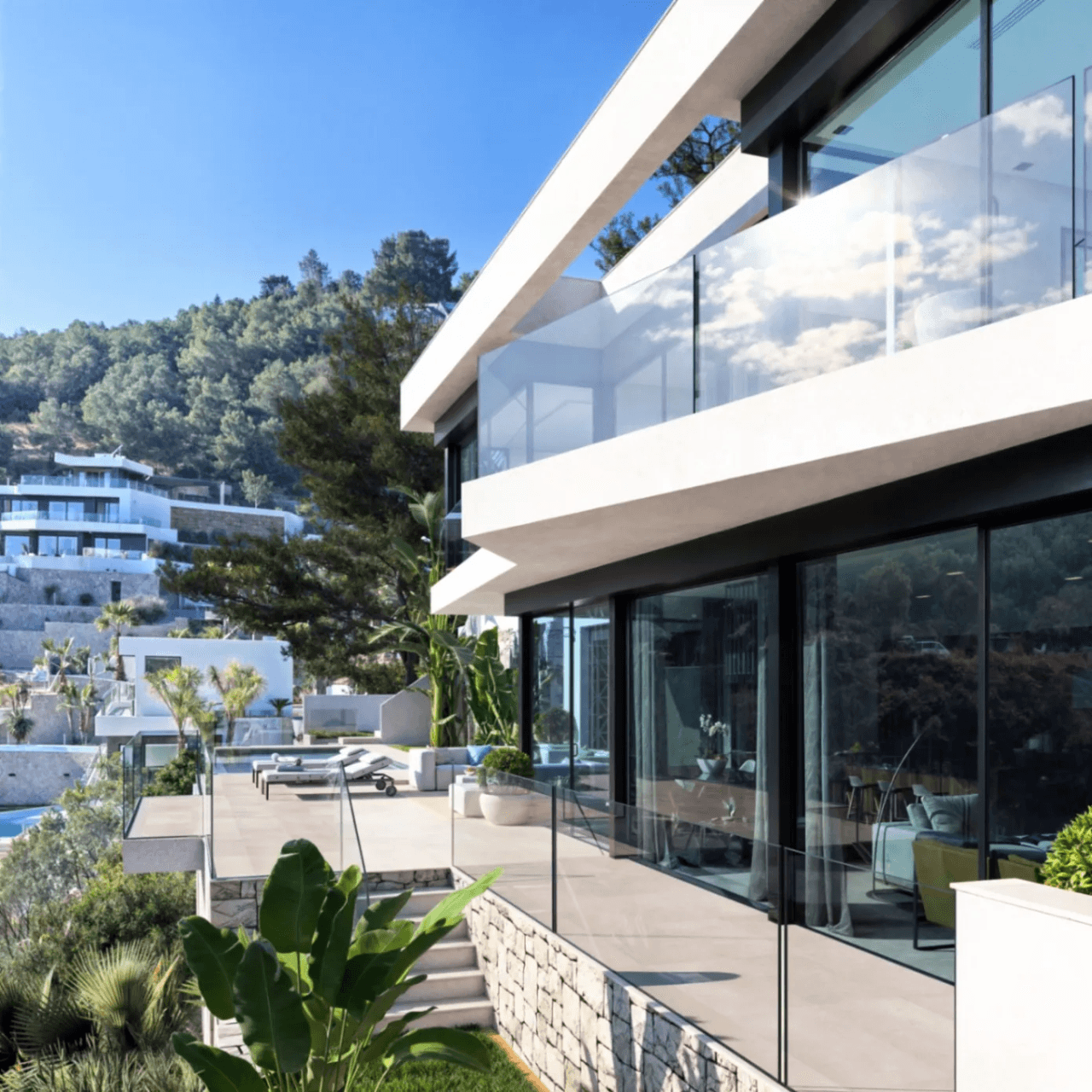 Villa de nueva construcción con licencia de obra y vistas al mar en Racó del Galeno, Benissa