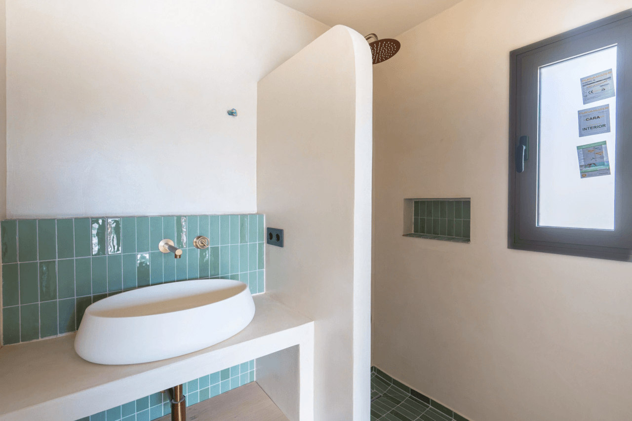 4617BEN Villa mediterránea reformada con vistas al mar en venta en La Fustera, Benissa