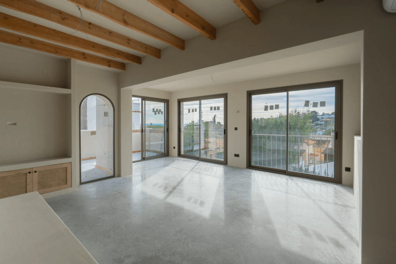 4617BEN Villa mediterránea reformada con vistas al mar en venta en La Fustera, Benissa