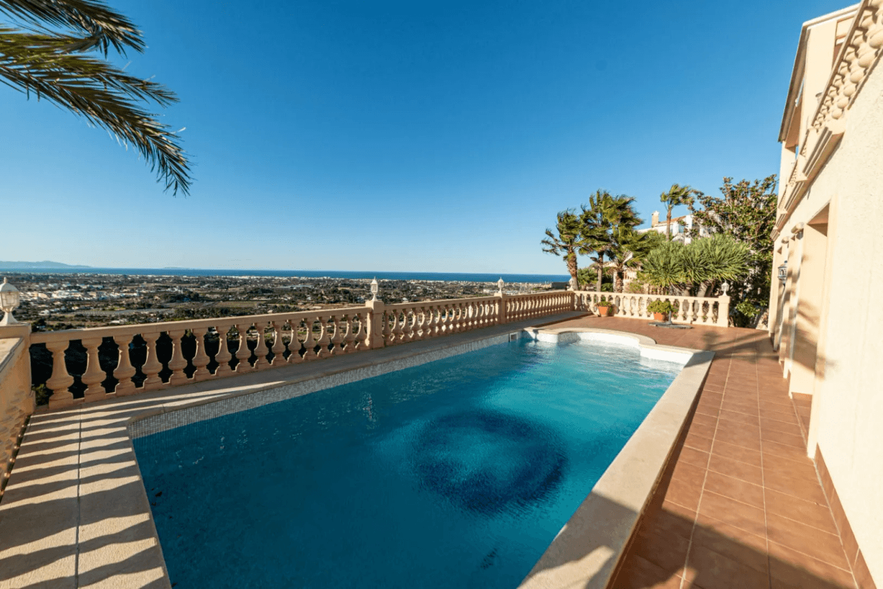 Villa de lujo con vista al mar en Denia