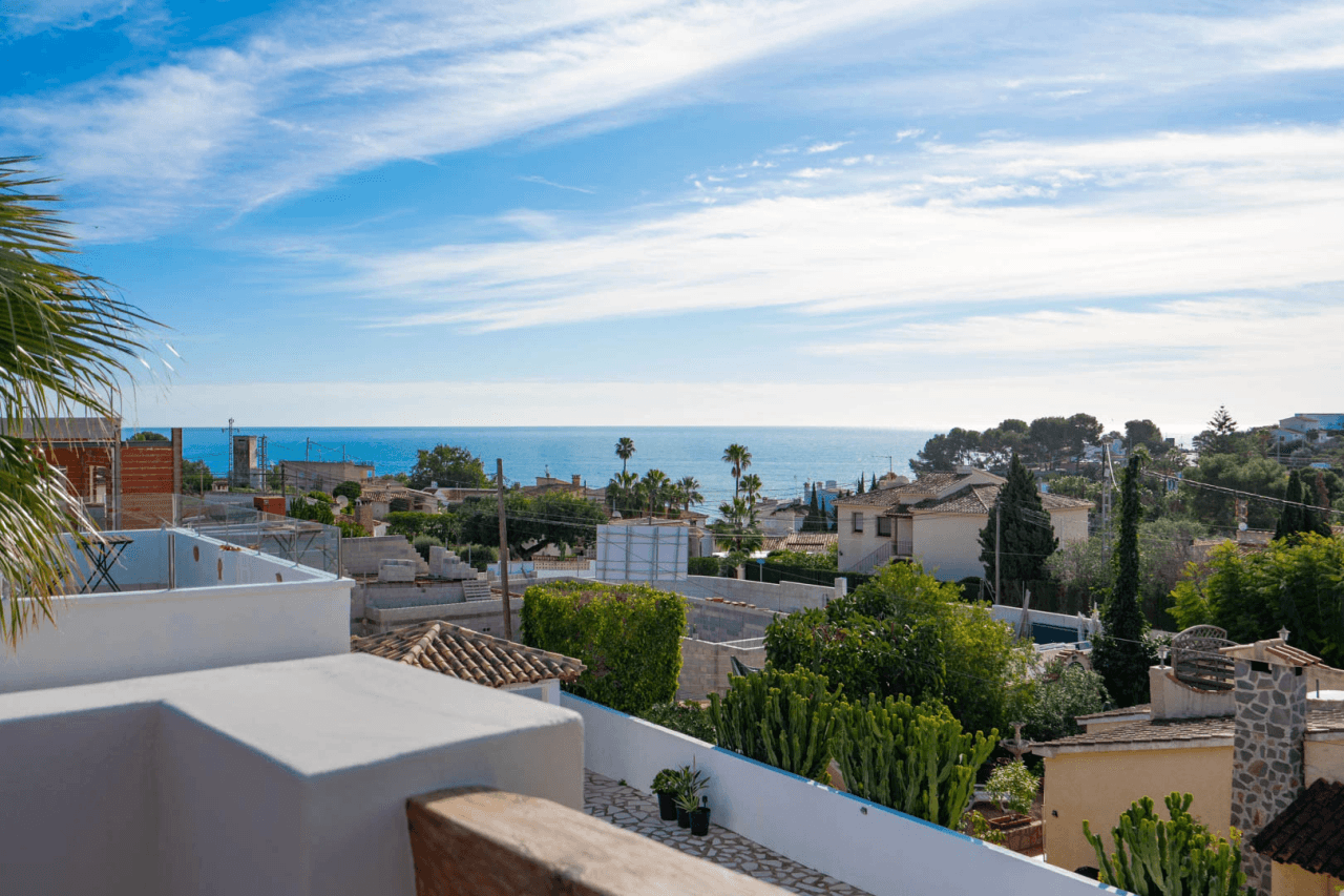 4617BEN Villa mediterránea reformada con vistas al mar en venta en La Fustera, Benissa