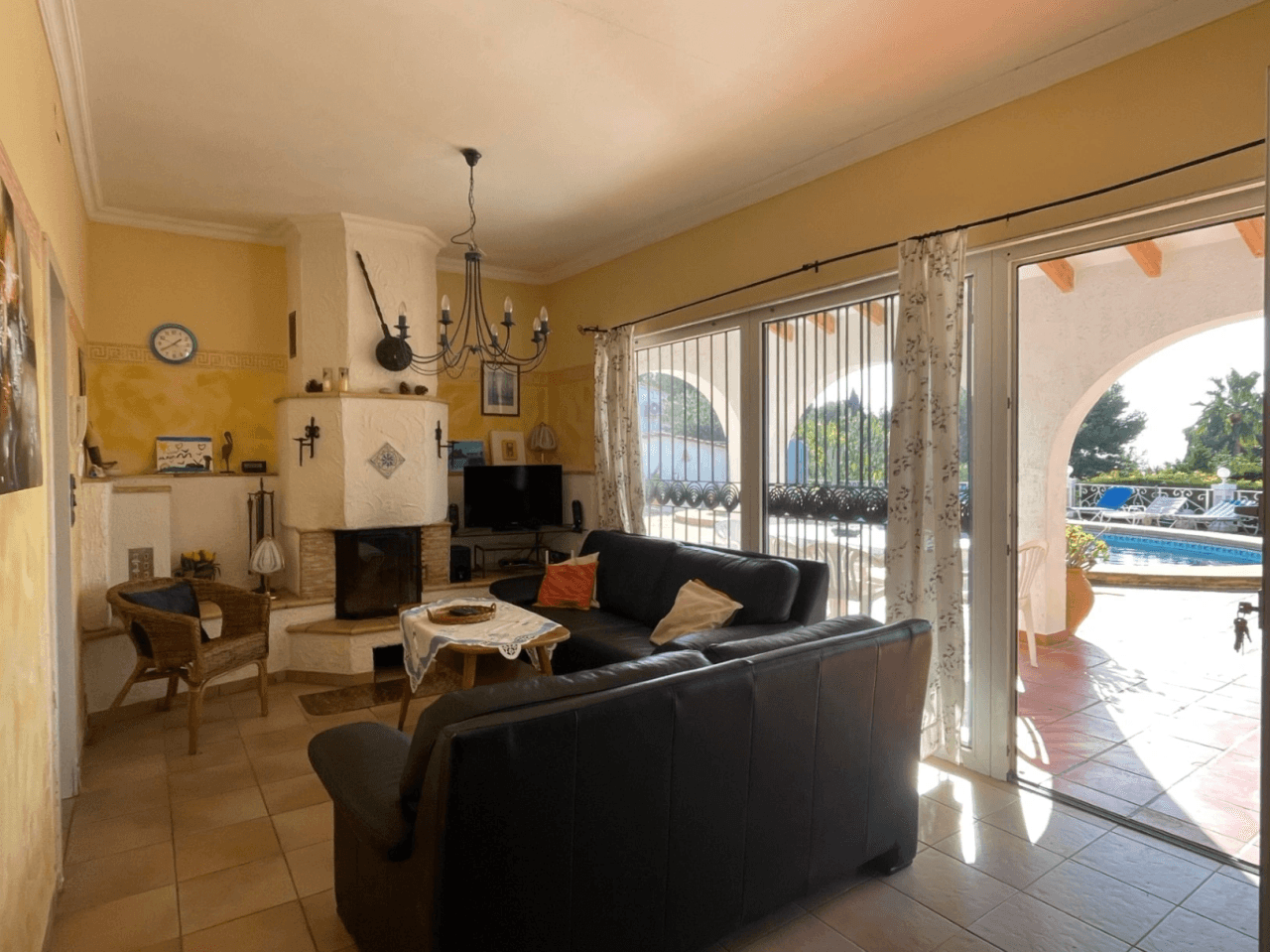 Villa de una sola planta en venta con magníficas vistas al mar, cerca de servicios en San Jaime, Benissa