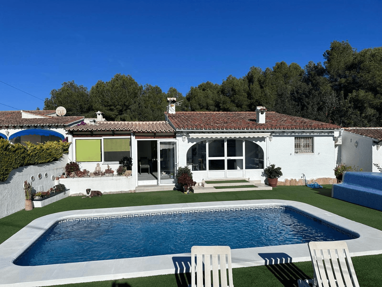 Gelijkvloerse villa met uitzicht op zee te koop in La Sabatera, Moraira