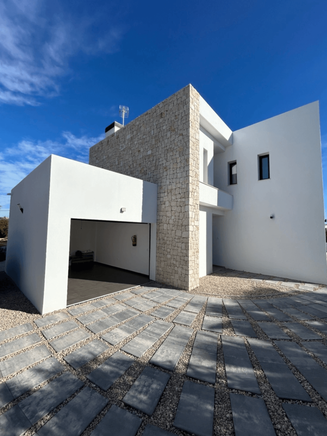 Villa de nueva construcción lista para habitar con vistas al mar en venta en La Fustera, Benissa