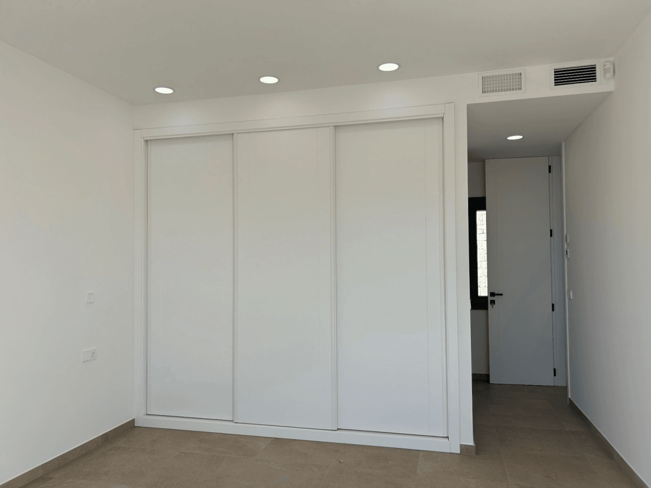 Villa de nueva construcción lista para habitar con vistas al mar en venta en La Fustera, Benissa