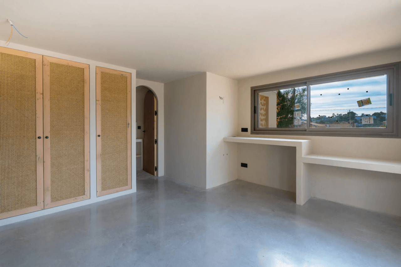 4617BEN Villa mediterránea reformada con vistas al mar en venta en La Fustera, Benissa