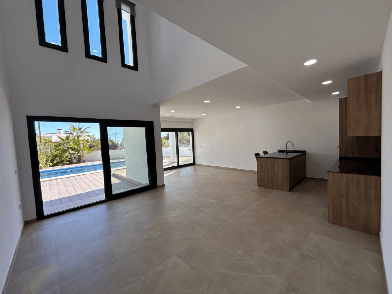 Villa de nueva construcción lista para habitar con vistas al mar en venta en La Fustera, Benissa