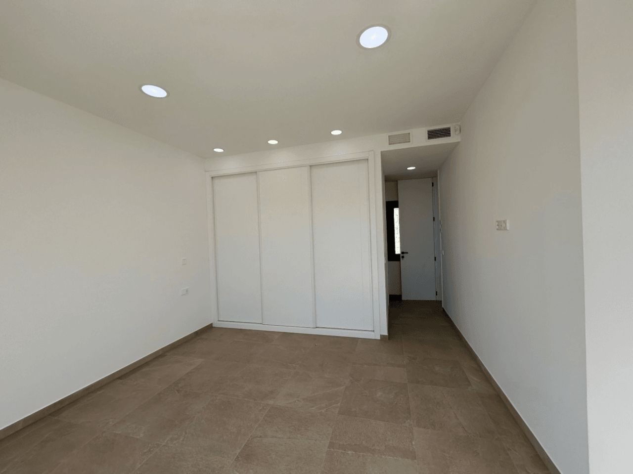 Villa de nueva construcción lista para habitar con vistas al mar en venta en La Fustera, Benissa
