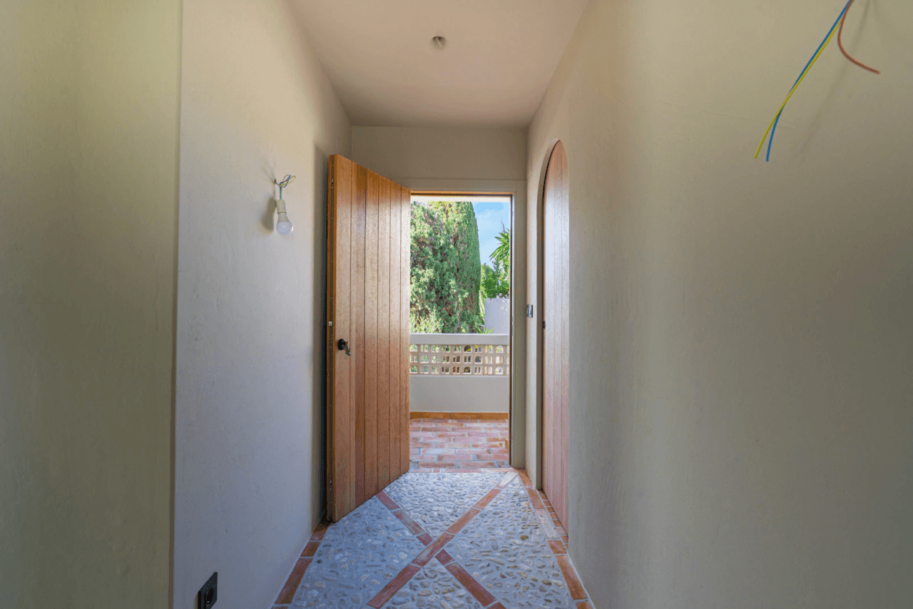 4617BEN Villa mediterránea reformada con vistas al mar en venta en La Fustera, Benissa