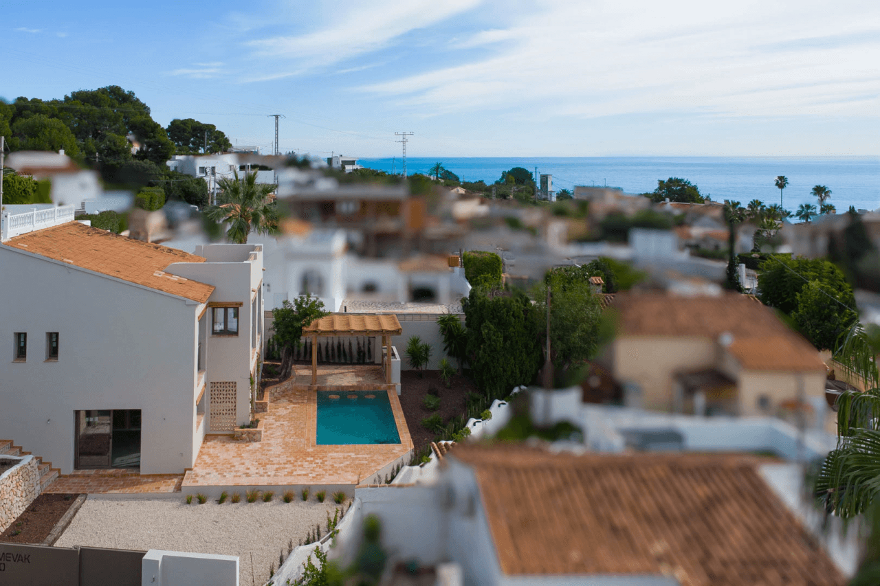 4617BEN Villa mediterránea reformada con vistas al mar en venta en La Fustera, Benissa