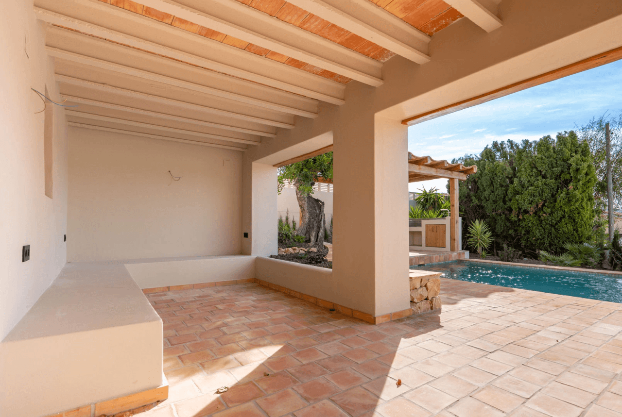 4617BEN Villa mediterránea reformada con vistas al mar en venta en La Fustera, Benissa