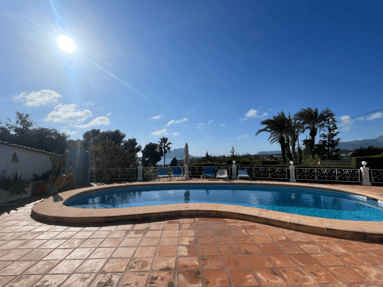 Villa de una sola planta en venta con magníficas vistas al mar, cerca de servicios en San Jaime, Benissa