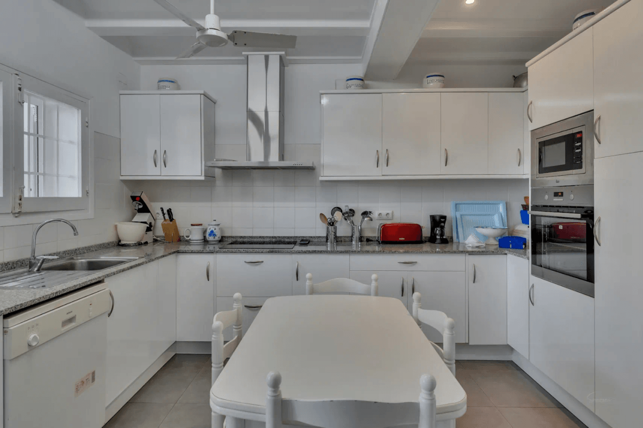 Stunning villa with amazing sea views in the El Tosalet urbanization.
