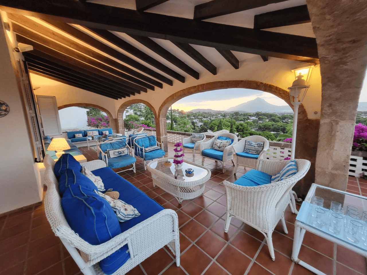 Stunning villa with amazing sea views in the El Tosalet urbanization.